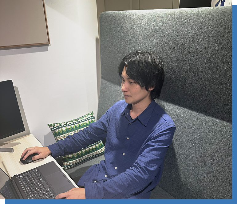 作業するAWSエンジニア Y.O